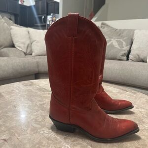 Vintage Code West Red
Cowgirl Boots - Women's boots size 6,5